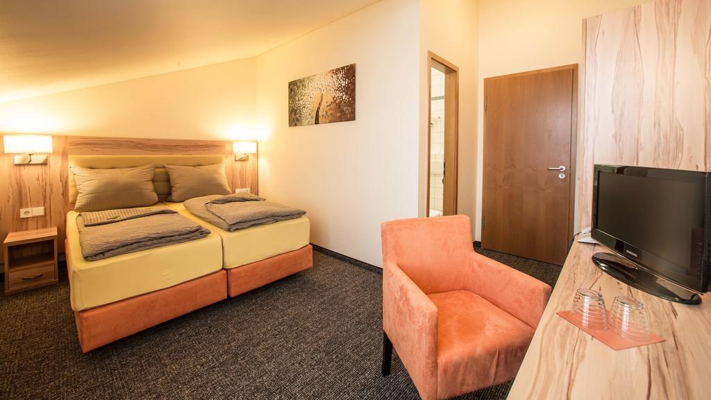 Hotel An Der Waldstrasse Грос-Циммерн Номер фото